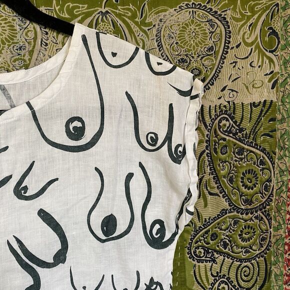 Gravel & Gold White/ Green Linen Boobs Print Taurus Top Size Small - Picture 5 of 14